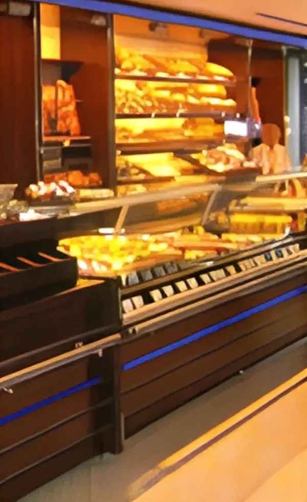 Eine in braun gestaltete Bäckerei Verkaufstheke